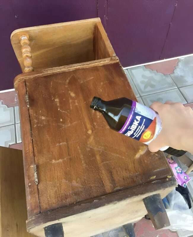 J'ai entrepris de restaurer une vieille commode de mes propres mains : Le résultat est époustouflant !