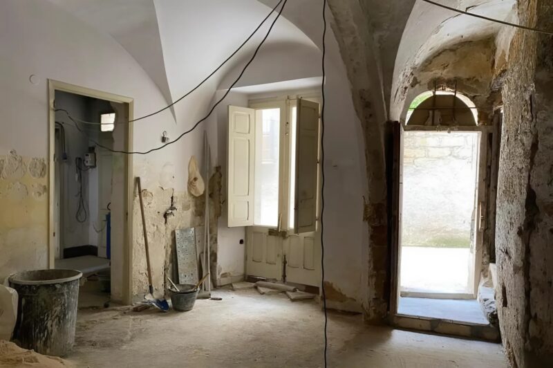 J'ai acquis une maison abandonnée pour 1 EUR, et maintenant c'est la maison de mes rêves qui coûte 462000 EUR