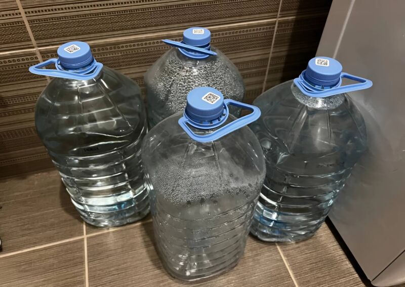 Depuis que j'ai appris ceci, je ne jette plus de bouteilles plastiques : voici pourquoi