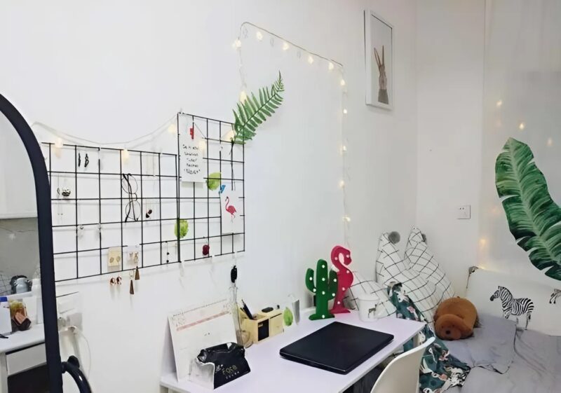 D’une chambre délabrée à un cocon de rêve : une transformation impressionnante en seulement deux semaines !
