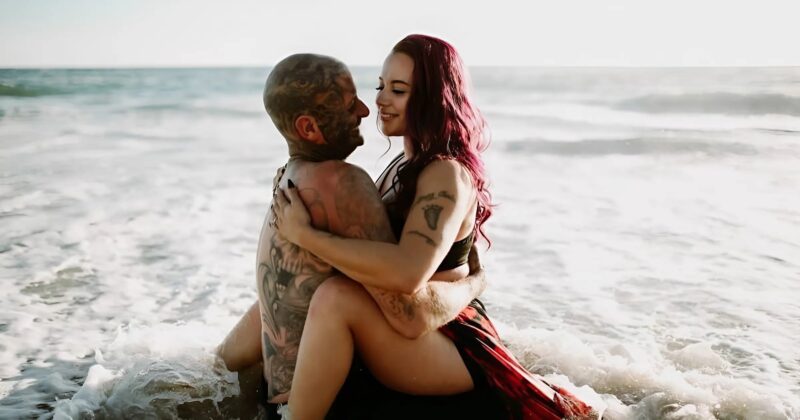 Âgé de cinquante et un ans, ce doux papa aux plus de deux cents tatouages a été comparé à un monstre