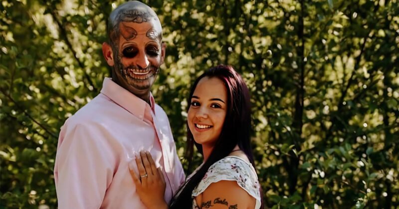 Âgé de cinquante et un ans, ce doux papa aux plus de deux cents tatouages a été comparé à un monstre