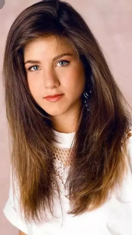 Quand elle était petite, tout le monde se moquait d'elle pour son apparence, mais maintenant, elle est une des plus belles actrices et des plus recherchées