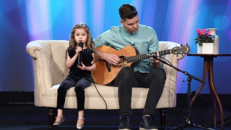 Une petite fille de 6 ans éblouit le monde avec une prestation émouvante