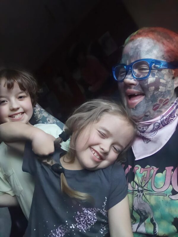 Je suis une maman avec un visage tatoué, et les gens s'enfuient quand ils me voient