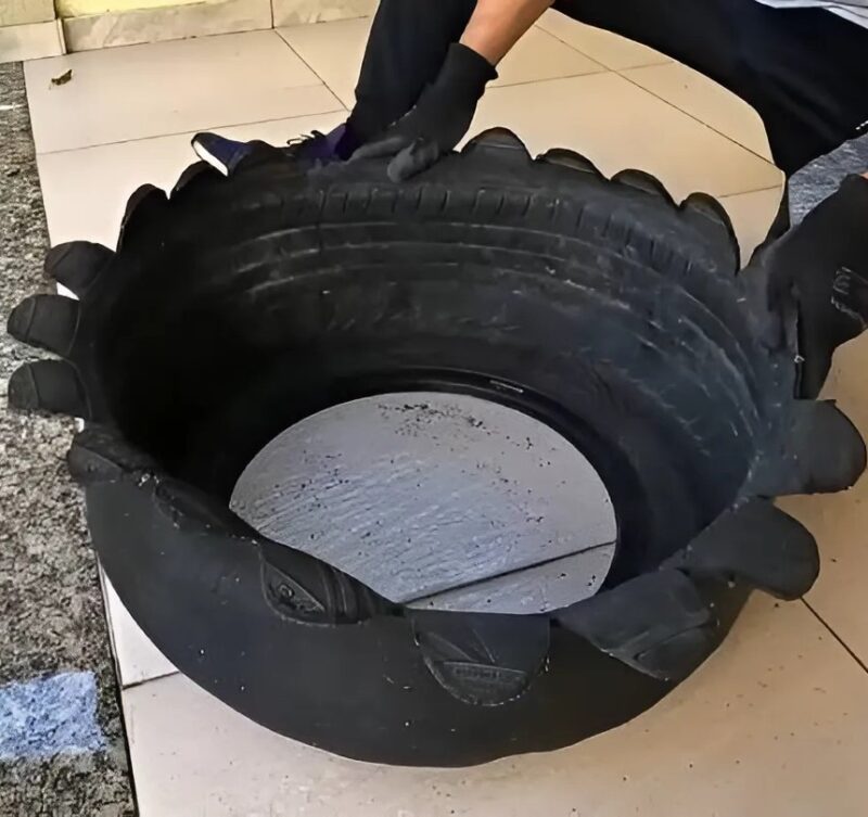 Décor de jardin fabriqué à partir d'un vieux pneu