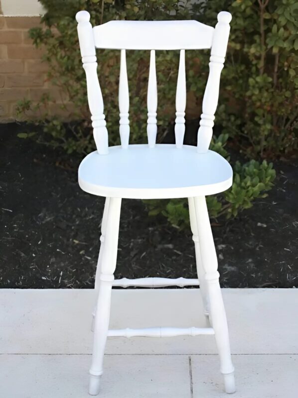 J'avais l'intention de me débarrasser de cette chaise, tellement abîmée et qui traînait chez nous depuis presque vingt ans