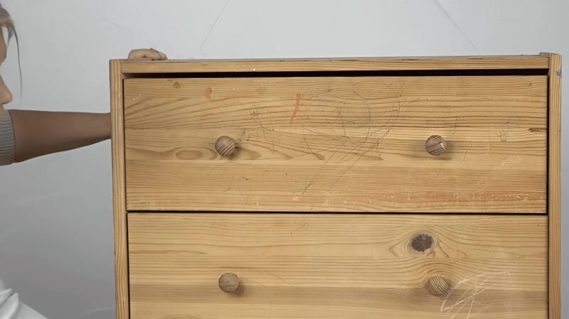 Une seconde vie pour une vieille commode : une transformation inspirante !