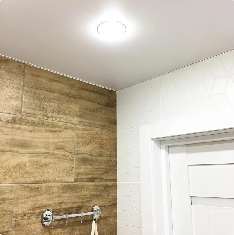 Les nouveaux mariés transforment une petite salle de bain en paradis balinais