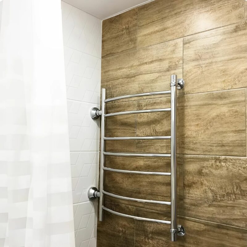 Les nouveaux mariés transforment une petite salle de bain en paradis balinais