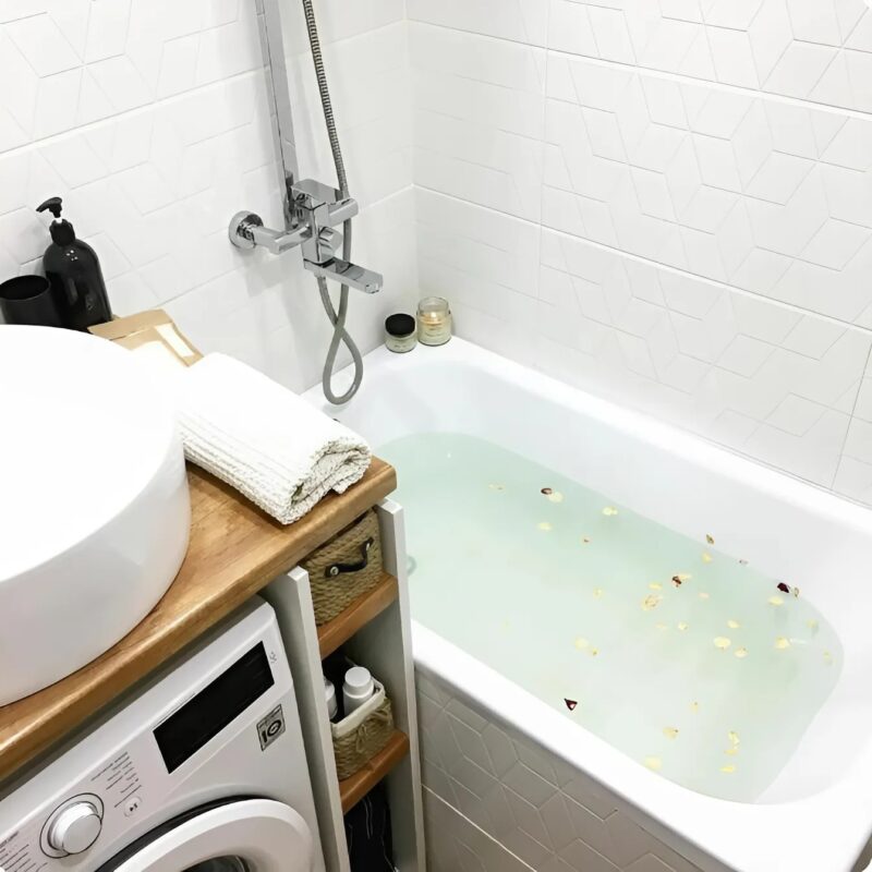 Les nouveaux mariés transforment une petite salle de bain en paradis balinais