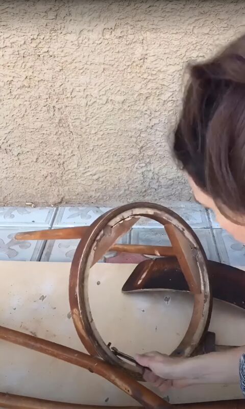 Cette chaise, je souhaitais la jeter, mais ma fille a décidé de lui donner une seconde vie : évaluer son travail