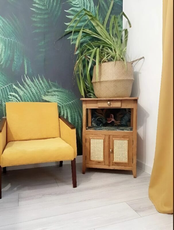 J'ai trouvé une vieille commode sans tiroirs près de la poubelle et je l'ai complètement transformée en un meuble raffiné