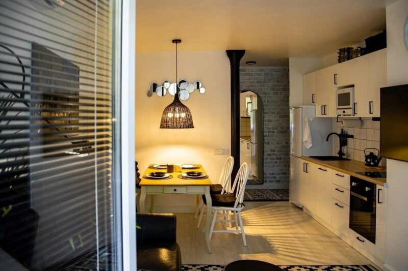 Chaque mètre compte : Comment ils ont démonté, déplacé et réinventé 30 m² pour créer un chez-soi parfait ?