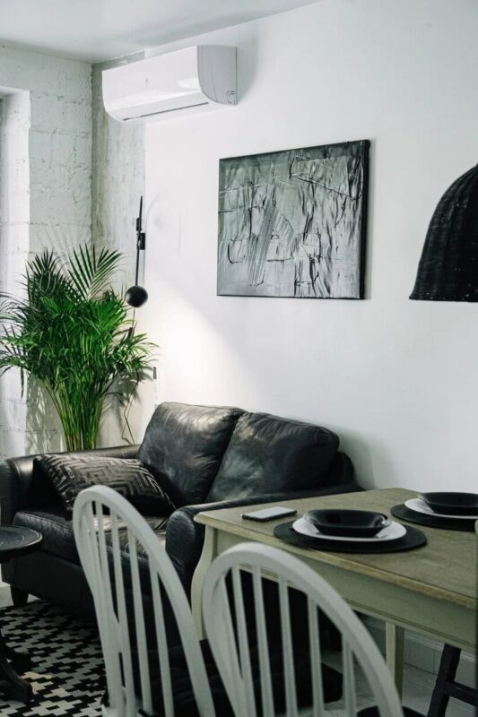 Chaque mètre compte : Comment ils ont démonté, déplacé et réinventé 30 m² pour créer un chez-soi parfait ?