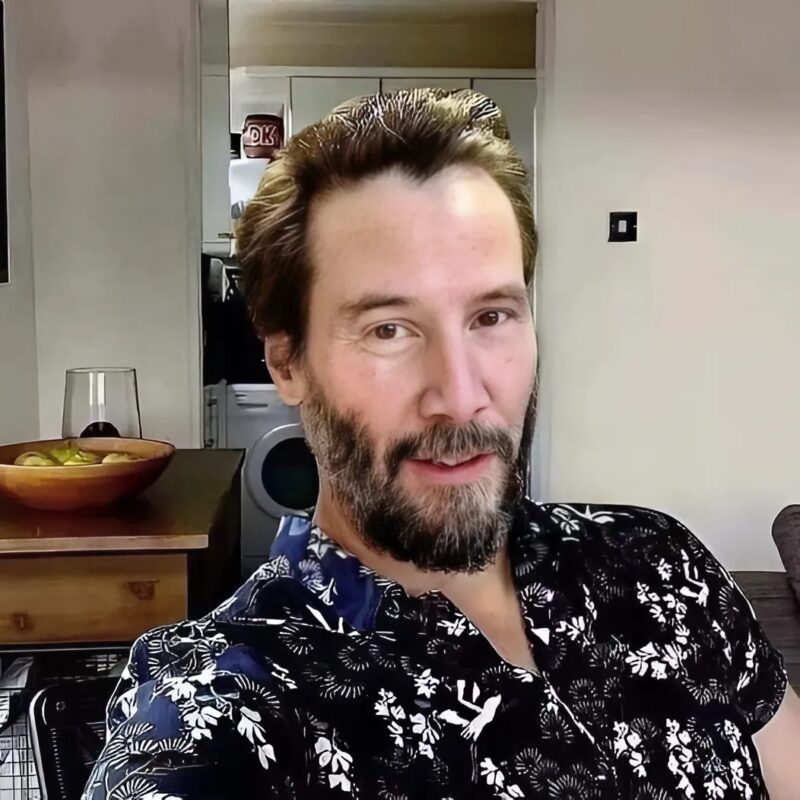 "Je me fous de ce que vous pensez… je veux passer le reste de ma vie avec elle" : Keanu Reeves se montre en public avec sa future épouse
