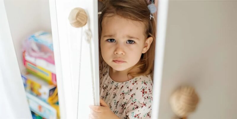 J’ai emmené ma fillette de 4 ans chez ma copine… Je n’aurais jamais cru ce qu’elle allait trouver dans sa chambre