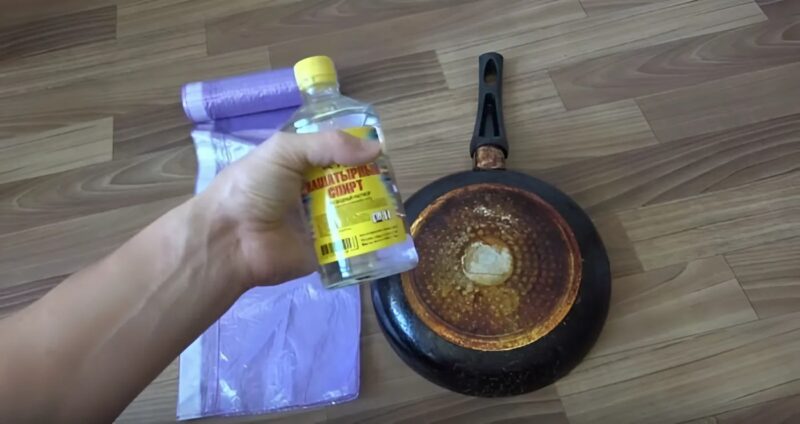Le secret infaillible de ma tante pour enlever la suie des poêles et leur redonner un éclat neuf