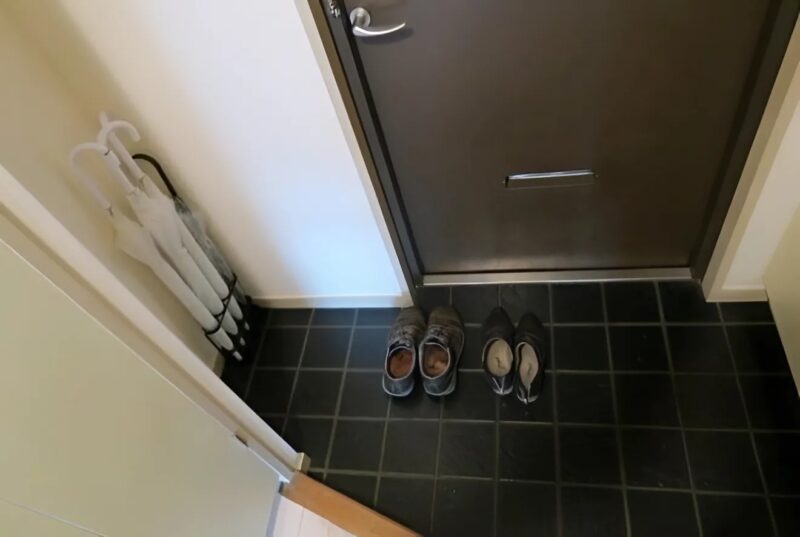 La vie entre les murs : ces logements minuscules où survivent les oubliés de Tokyo, entassés dans des espaces trop exigus pour vivre
