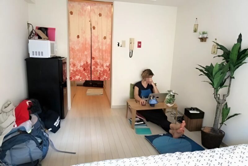 La vie entre les murs : ces logements minuscules où survivent les oubliés de Tokyo, entassés dans des espaces trop exigus pour vivre