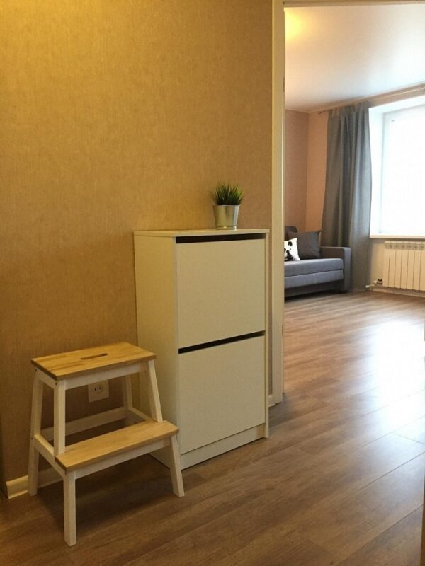 Un studio vieillot transformé avec un budget serré – découvrez une rénovation impressionnante, astucieuse et économique qui change tout !