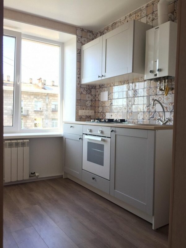 Un studio vieillot transformé avec un budget serré – découvrez une rénovation impressionnante, astucieuse et économique qui change tout !