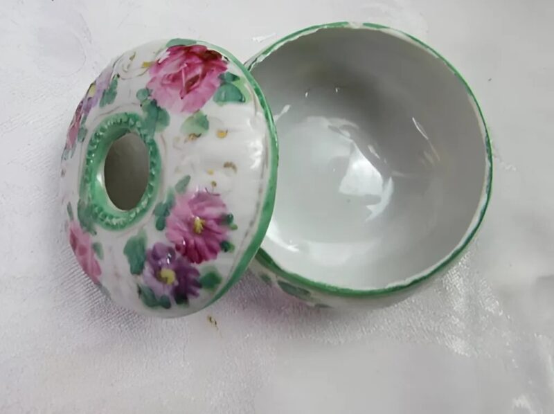 Objet ancien mystérieux découvert : ce n’est pas un vase, mais son usage surprenant va vous laisser sans voix
