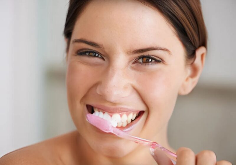 Comment blanchir efficacement les dents avec de l’ail – une méthode naturelle et surprenante pour un sourire plus blanc et éclatant