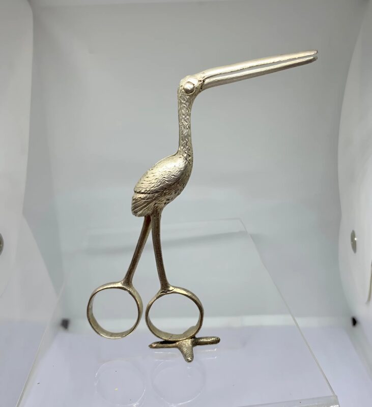Un étrange objet trouvé en Belgique : une découverte fascinante au marché aux puces ; même le vendeur ne savait pas ce que c’était