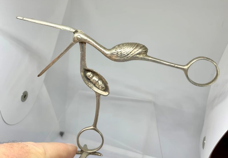 Un étrange objet trouvé en Belgique : une découverte fascinante au marché aux puces ; même le vendeur ne savait pas ce que c’était