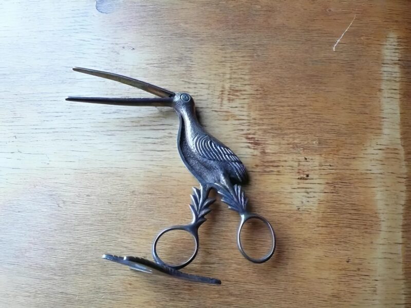 Un étrange objet trouvé en Belgique : une découverte fascinante au marché aux puces ; même le vendeur ne savait pas ce que c’était
