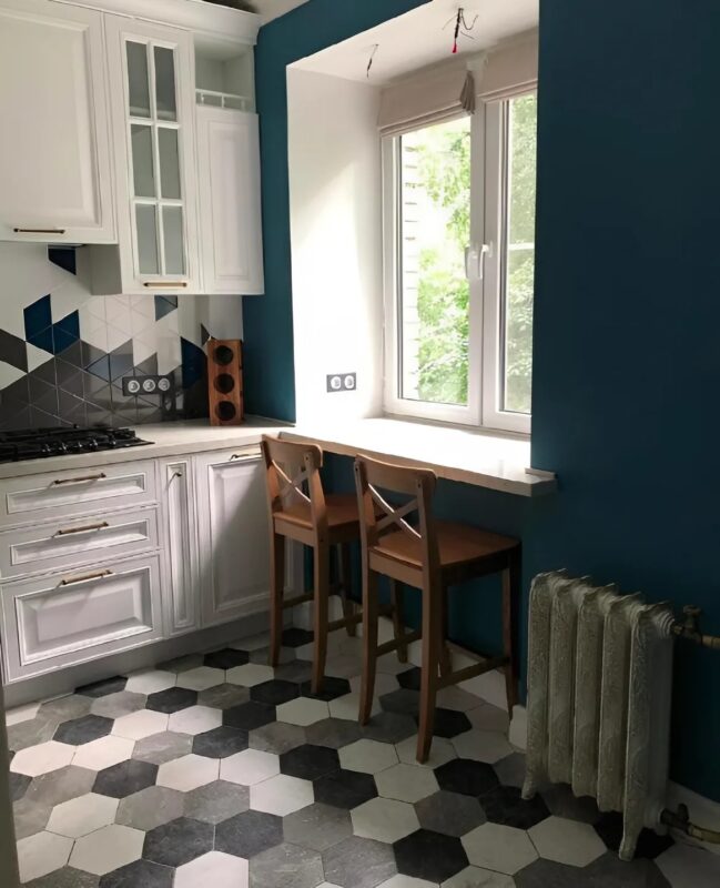 Elle n'a pas fait appel à des designers coûteux et a tout fait elle-même; Aujourd'hui, tout le monde veut une cuisine comme celle-ci