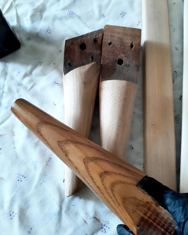 Ce vieux fauteuil jeté à la poubelle a pris une tournure inattendue, voici la transformation qui va vous étonner !