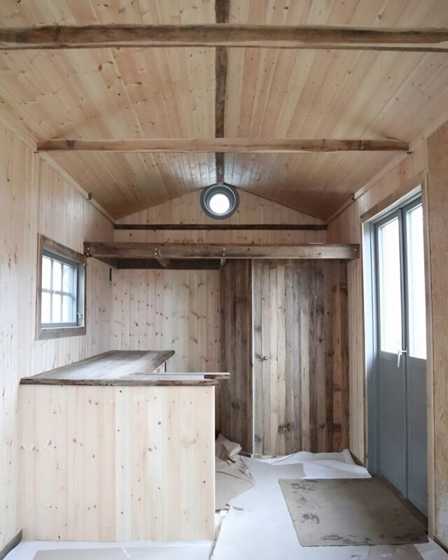 Elle réalise seule sa maison de rêve de 13 m², un petit bijou d’ingéniosité et de confort, et nous ouvre ses portes !