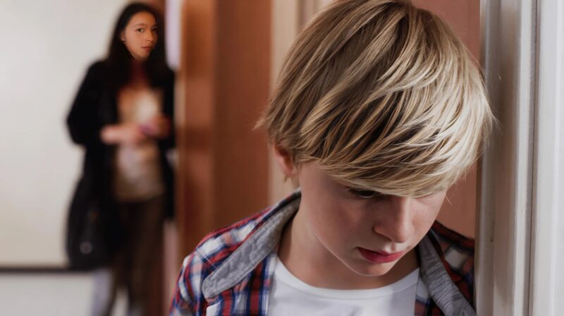 J'ai entendu que mon fils disait au téléphone : « Bonjour, maman, je passerai te voir demain au lieu de partir à l'école » - j'ai pris la décision de le suivre