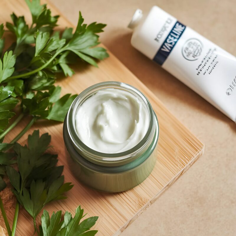 Comment réduire les rides naturellement avec le persil et des astuces simples pour retrouver une peau lisse et jeune ?