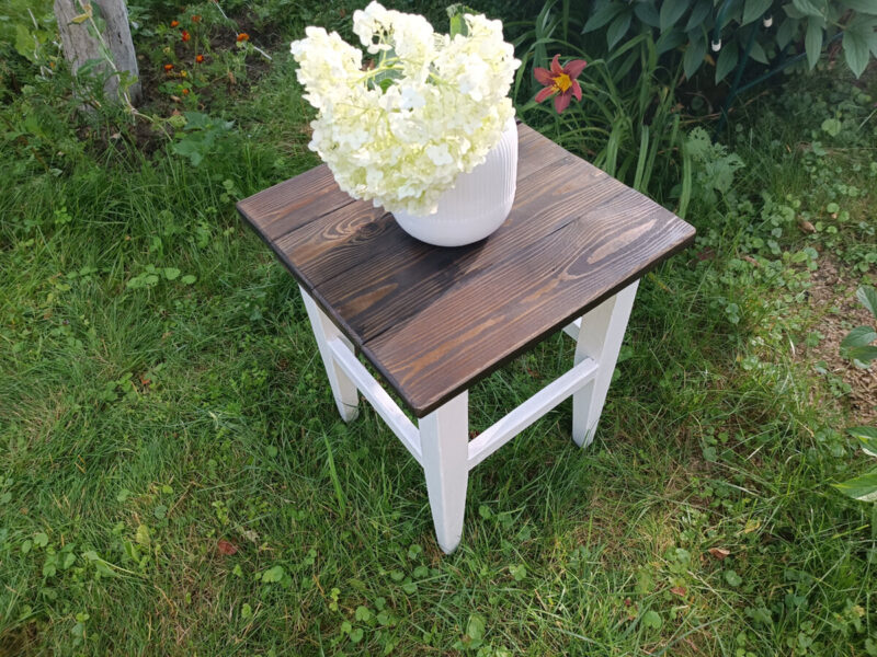 J'ai repéré ce vieux tabouret dans une déchetterie et j'ai décidé de le remettre à neuf : voici ce que j'ai fait