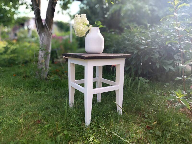 J'ai repéré ce vieux tabouret dans une déchetterie et j'ai décidé de le remettre à neuf : voici ce que j'ai fait