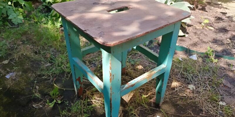 J'ai repéré ce vieux tabouret dans une déchetterie et j'ai décidé de le remettre à neuf : voici ce que j'ai fait