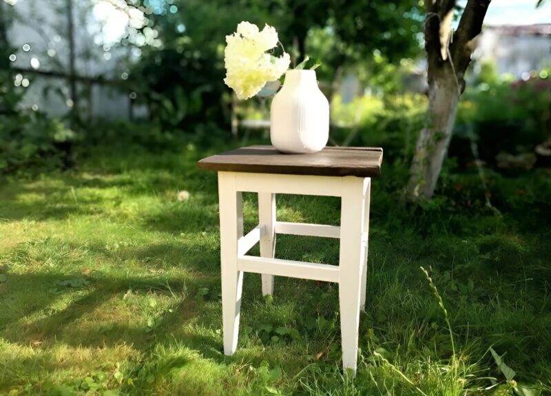 J'ai repéré ce vieux tabouret dans une déchetterie et j'ai décidé de le remettre à neuf : voici ce que j'ai fait