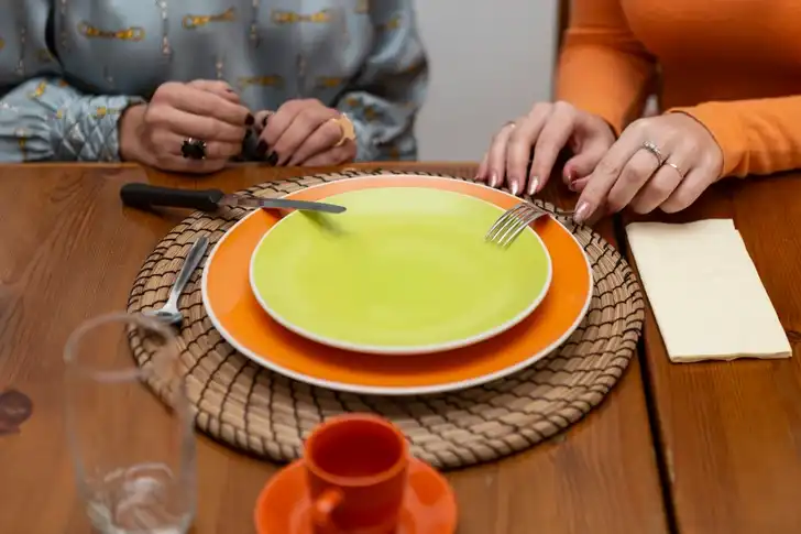 10 choses qu'une personne bien éduquée ne ferait jamais au restaurant