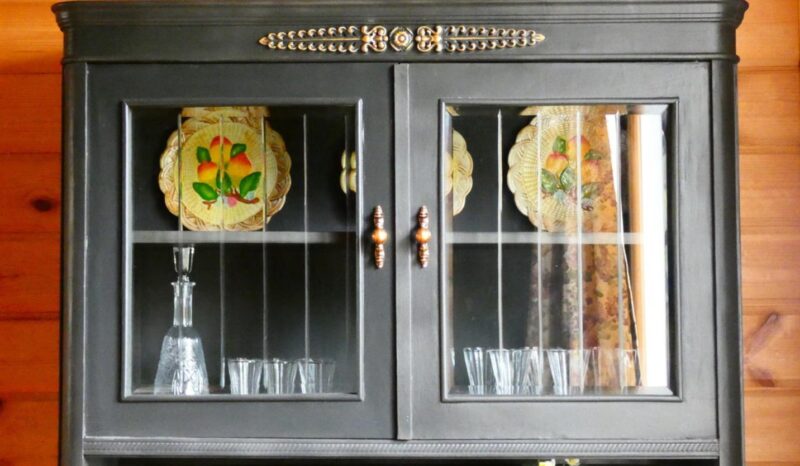 Quand un vieux buffet promis à la décharge devient une pièce maîtresse pleine de charme et d’histoire