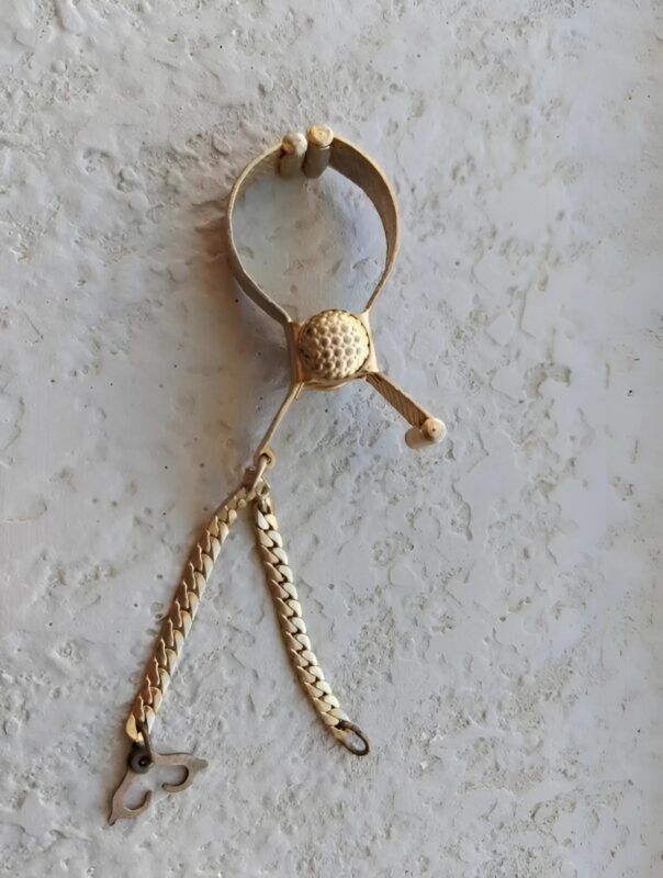 Un objet mystérieux des années 1950 retrouvé dans la boîte à bijoux de ma grand-mère – ce que j'ai découvert va vous étonner