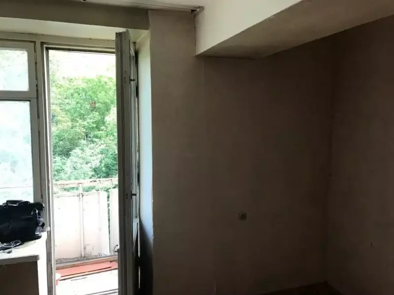 De ruine à chef-d'œuvre : découvrez l'incroyable transformation d'un appartement abandonné en un espace moderne et élégant
