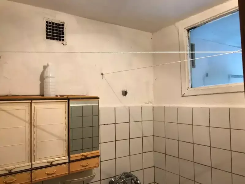 De ruine à chef-d'œuvre : découvrez l'incroyable transformation d'un appartement abandonné en un espace moderne et élégant
