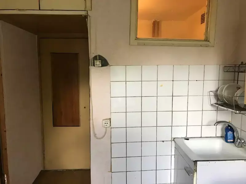 De ruine à chef-d'œuvre : découvrez l'incroyable transformation d'un appartement abandonné en un espace moderne et élégant