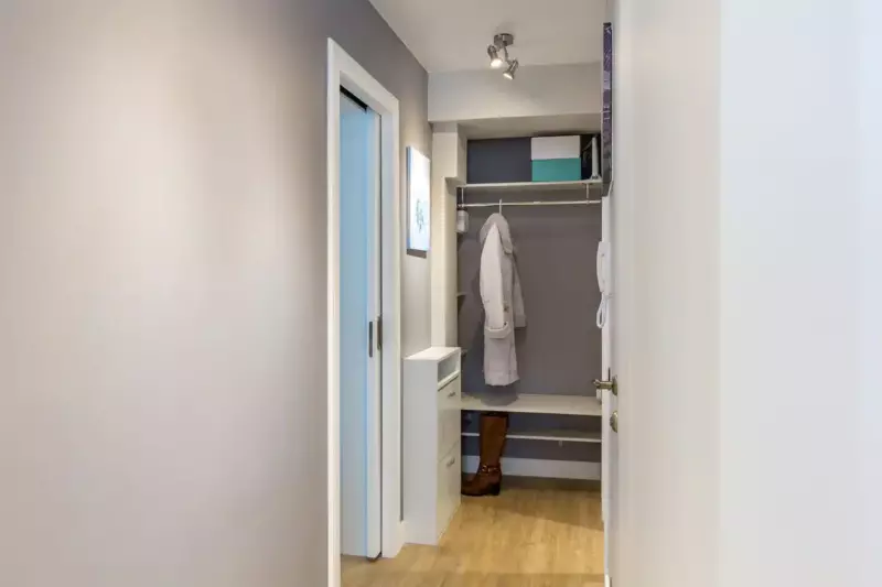 De ruine à chef-d'œuvre : découvrez l'incroyable transformation d'un appartement abandonné en un espace moderne et élégant