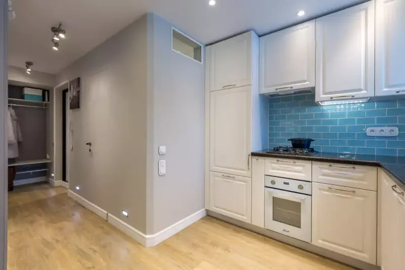 De ruine à chef-d'œuvre : découvrez l'incroyable transformation d'un appartement abandonné en un espace moderne et élégant