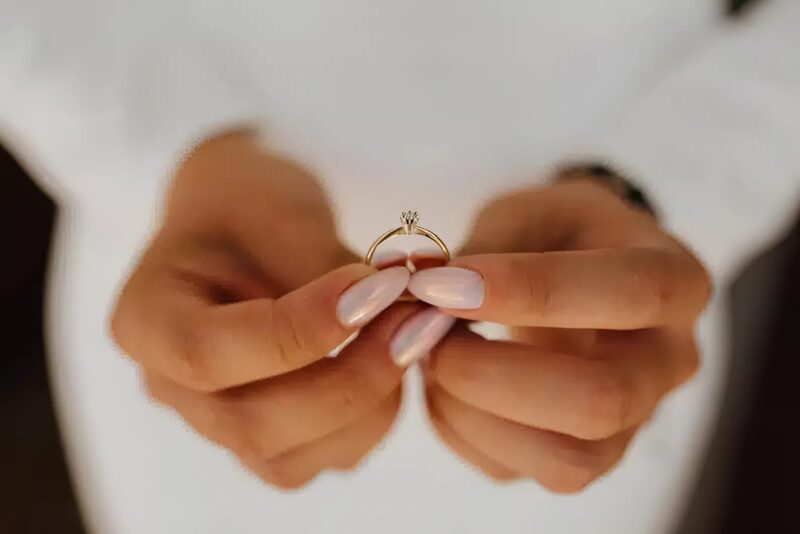 Je me suis mariée avec un SDF pour contrarier mes parents : un mois après, je suis revenue chez moi et j'étais complètement abasourdie
