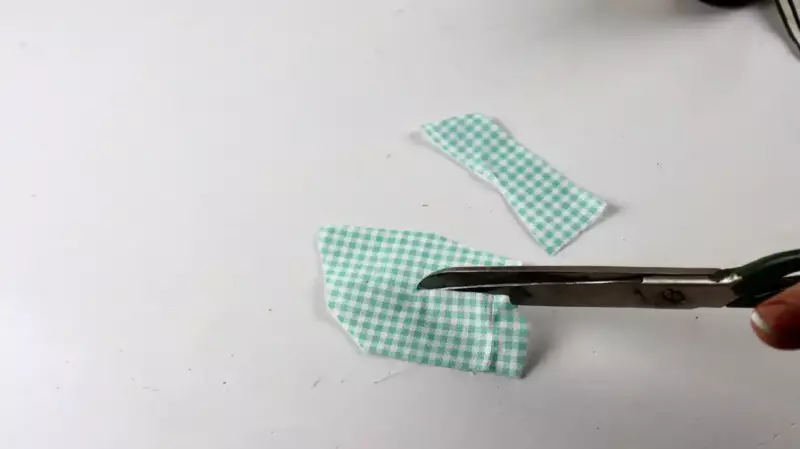 Envie d’aiguiser vos ciseaux en un clin d'œil ? Pas besoin d'outils coûteux ni de techniques compliquées ! Découvrez des astuces simples et rapides